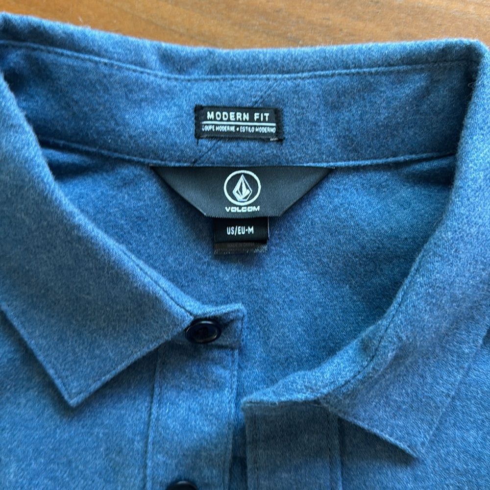 Volcom men’s shirt - med - Picture 3 of 3